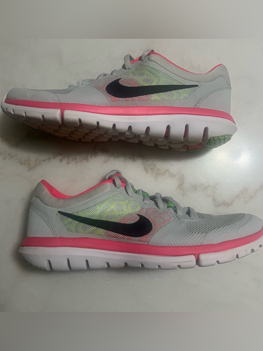 Nike "Flex 2015 Run  Gray/Pink Running Shoes. Women's  Size 7